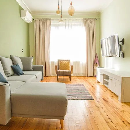Top Central 2 Bedroom Next To Ndk Apartment