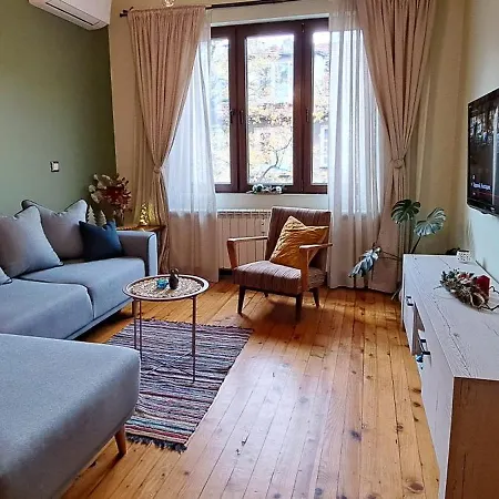 Top Central 2 Bedroom Next To Ndk Apartment *