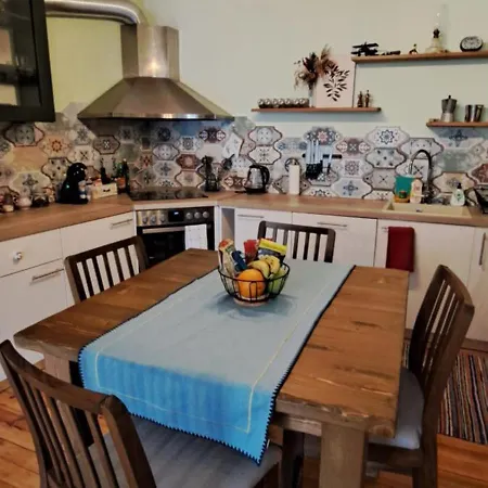 Top Central 2 Bedroom Next To Ndk