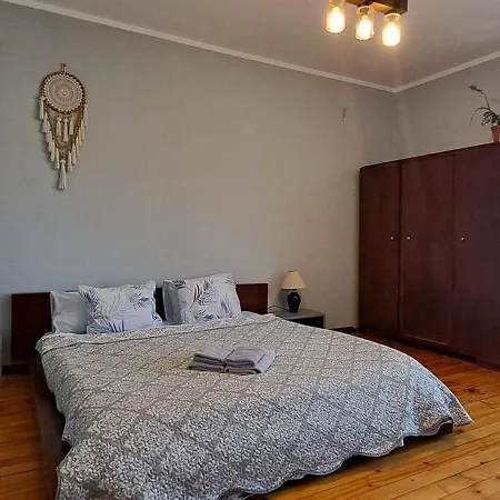 Top Central 2 Bedroom Next To Ndk *